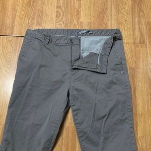 Vuori Collins Chino Pant Men’s Size 36 Gray Casual Business Khaki Golf